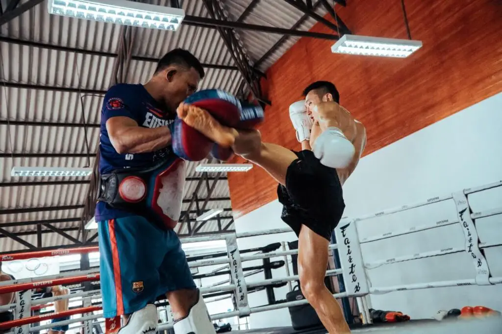 best activities for ectomorphs:man training kick-boxing