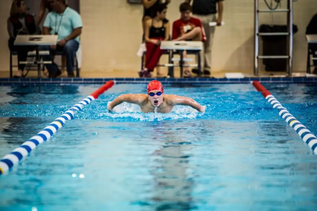 is swimming good for ectomorphs: person swimming on pool