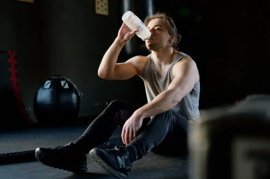 why are ectomorphs always hungry: man sitting and drinking water