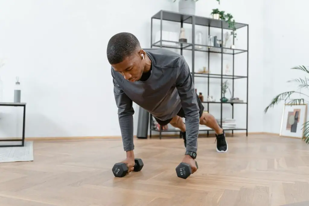 skinny guy doing push-ups