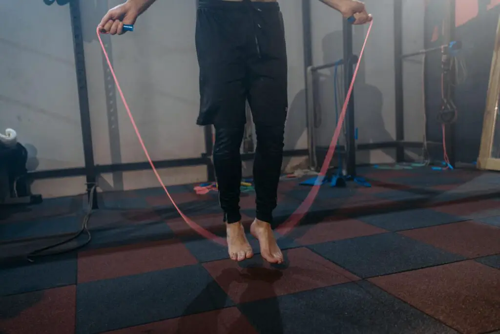 skinny guy doing jump ropes