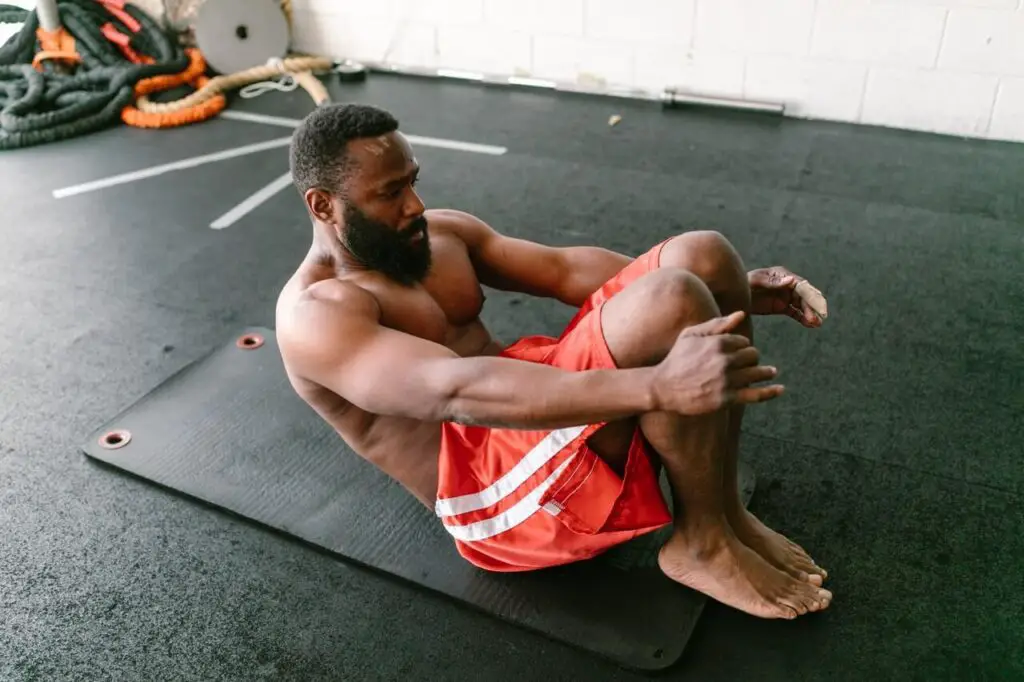 buff guy doing sit-ups