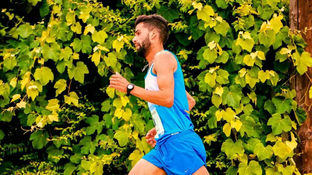 skinny guy running